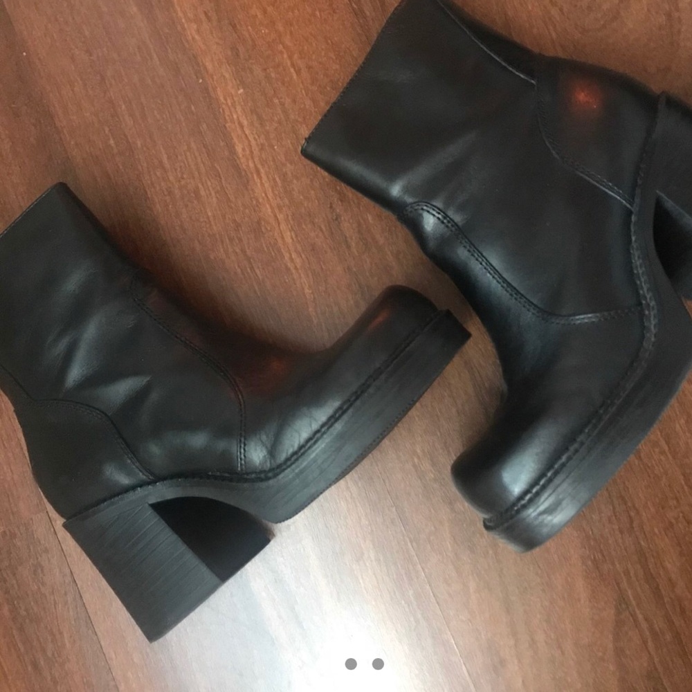 Heeled chunky boots